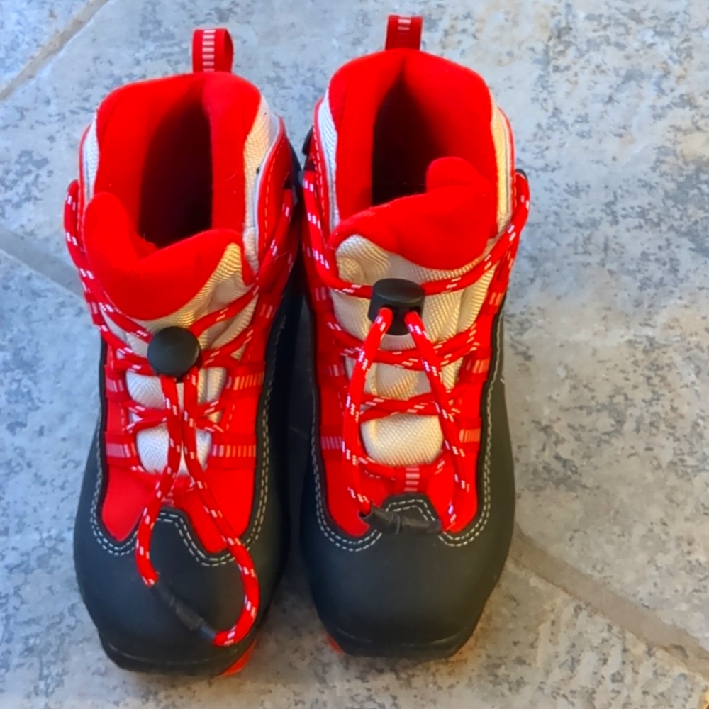 Youth Rossignol X-1 Cross Country Ski Boots NNN bindings EUR size 30